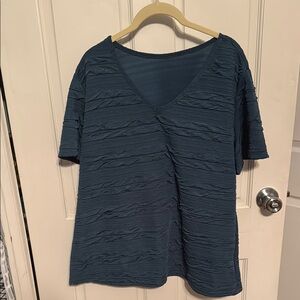 🏷️CLEARANCE🏷️  SHEIN Deep Blue Textured V-Neck Tee